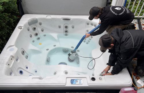 Vidange de la cuve et vérifications des composantes du spa.
